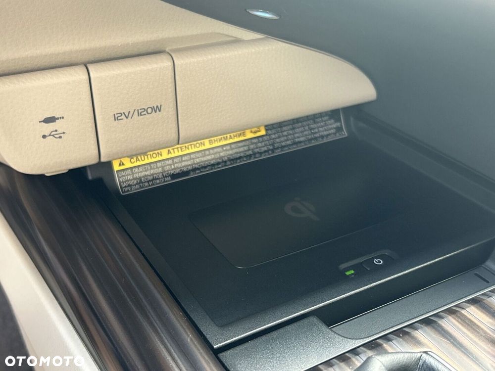 Toyota Camry 2.5 Hybrid Executive CVT - 21