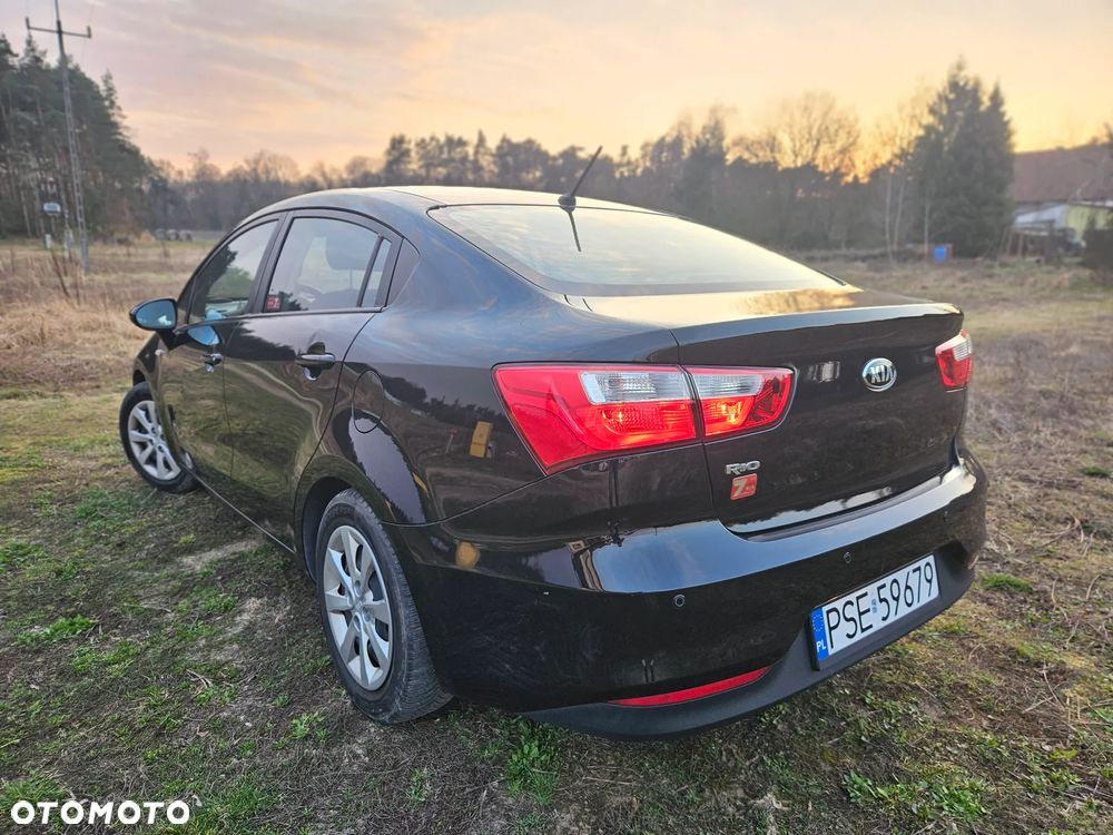 Kia Rio 1.4 L - 10