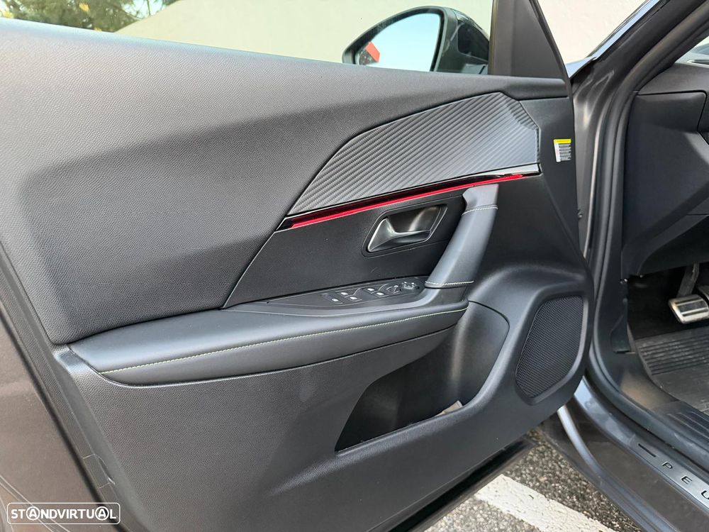 Peugeot 2008 1.2 PureTech GT Line EAT8 - 4