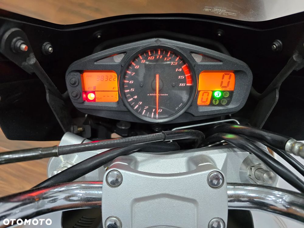 Suzuki GSR - 3