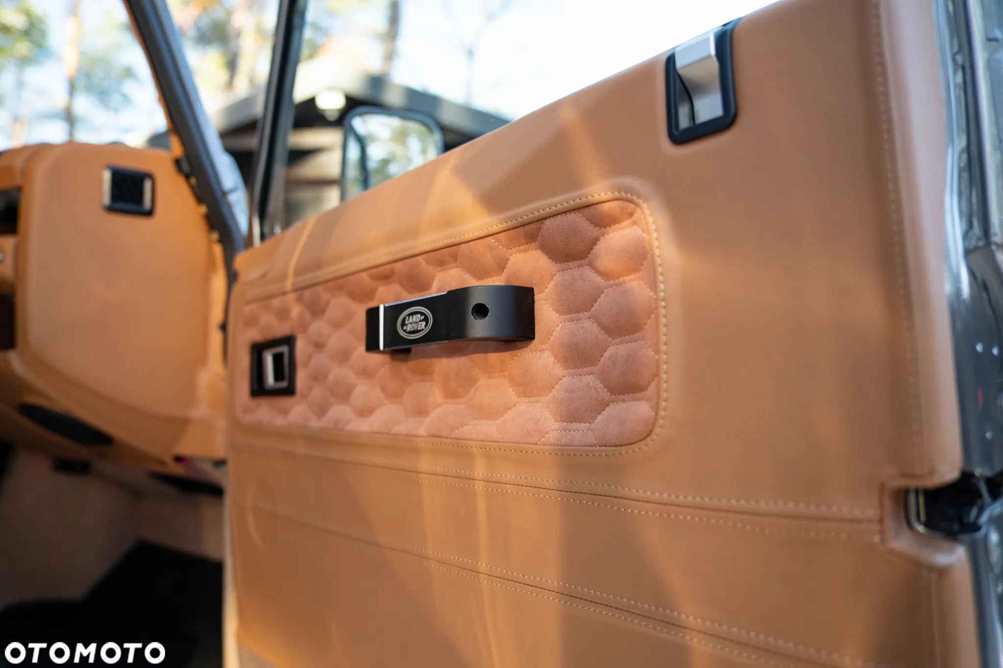 Land Rover Defender - 9