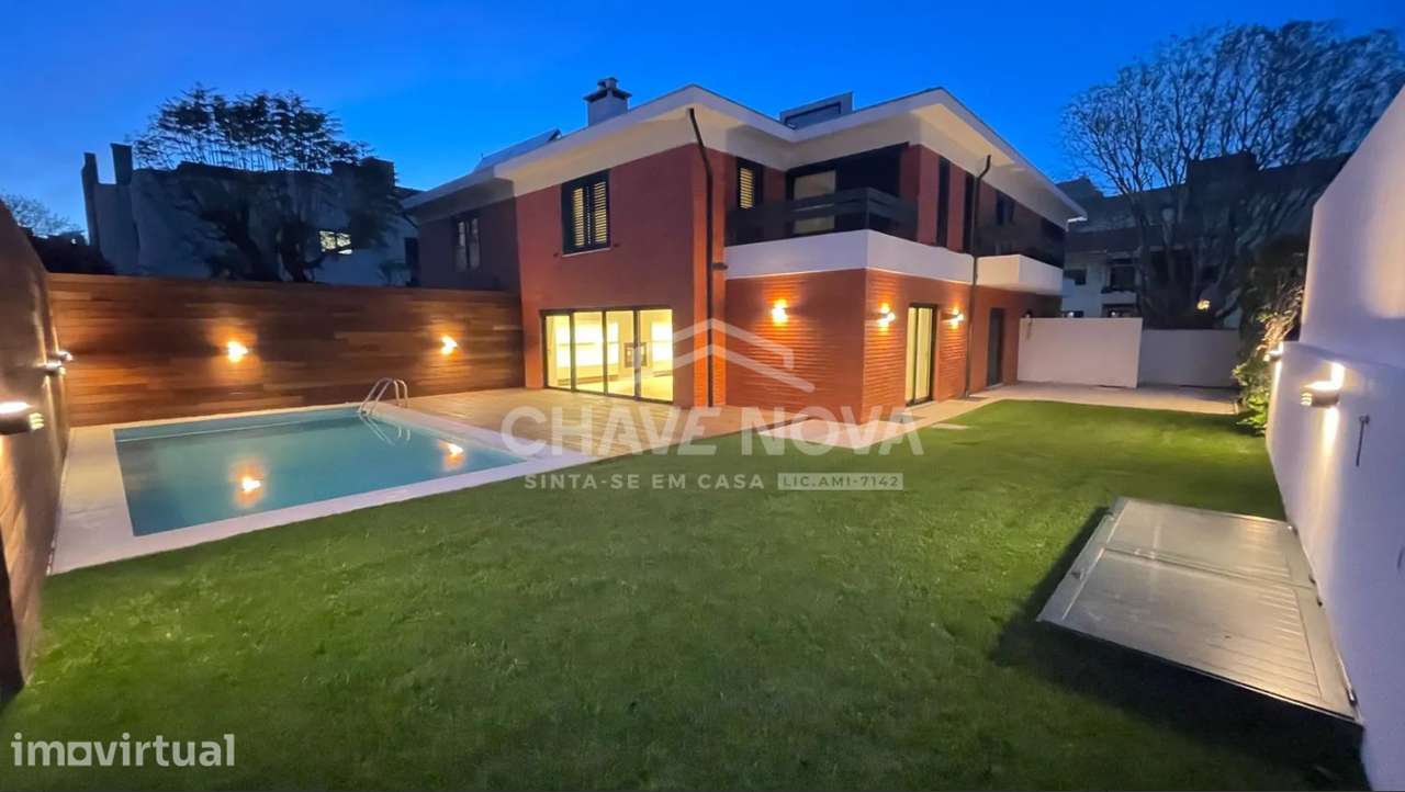 Moradia renovada com piscina e jardim privativo à venda na Foz, Porto - Grande imagem: 2/48