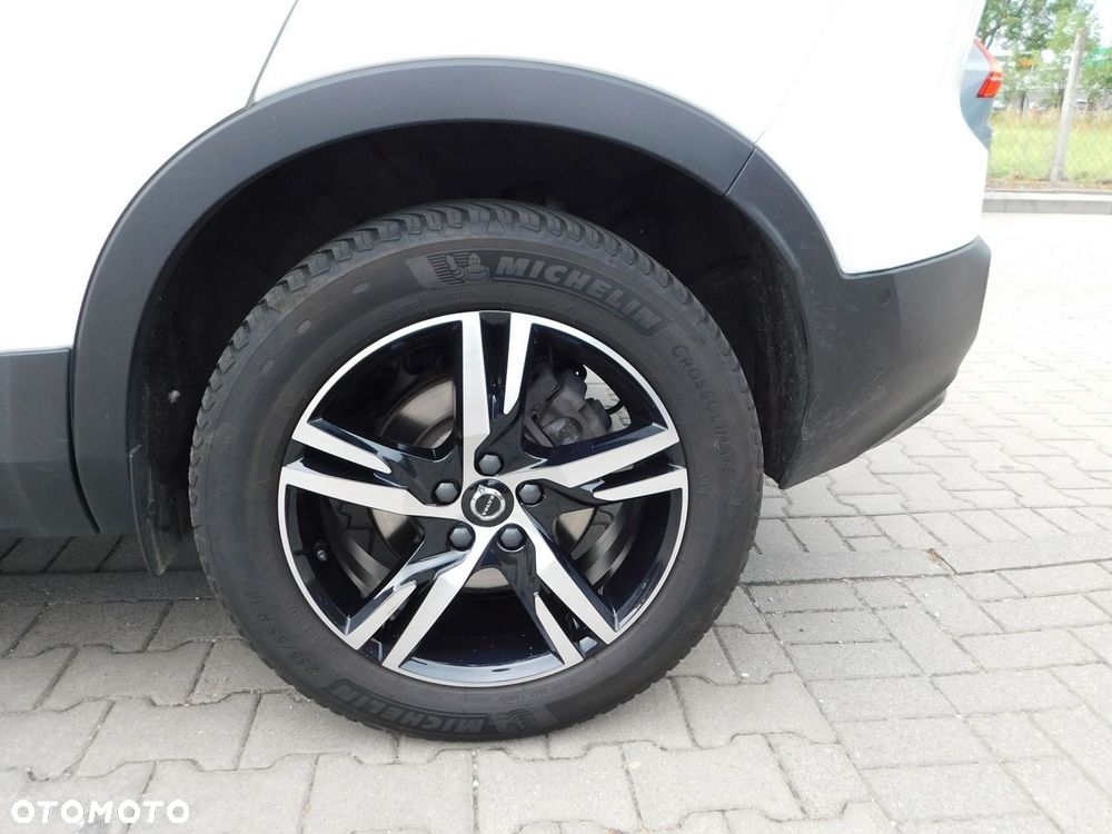 Volvo XC 40 B3 B DKG Plus Black Edition - 23