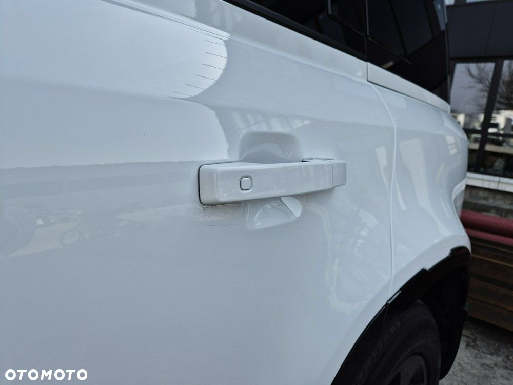 Land Rover Defender - 20