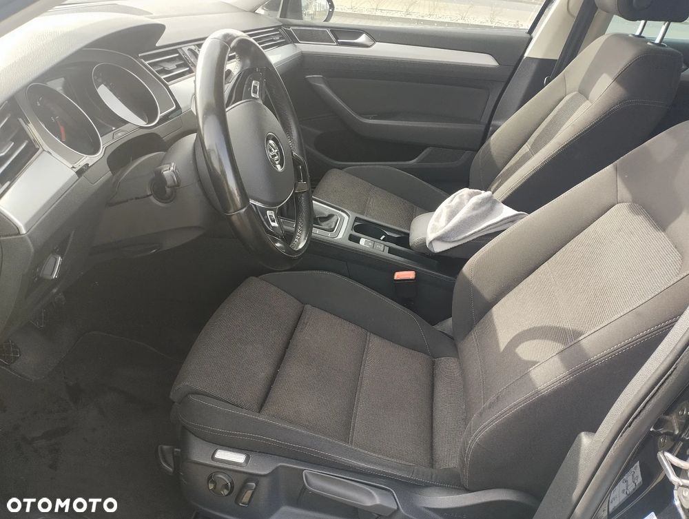 Volkswagen Passat - 8
