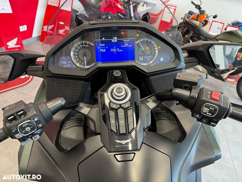 Honda GL 1800 Gold Wing - 4