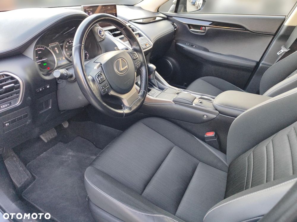 Lexus NX 300h Business Edition AWD - 8