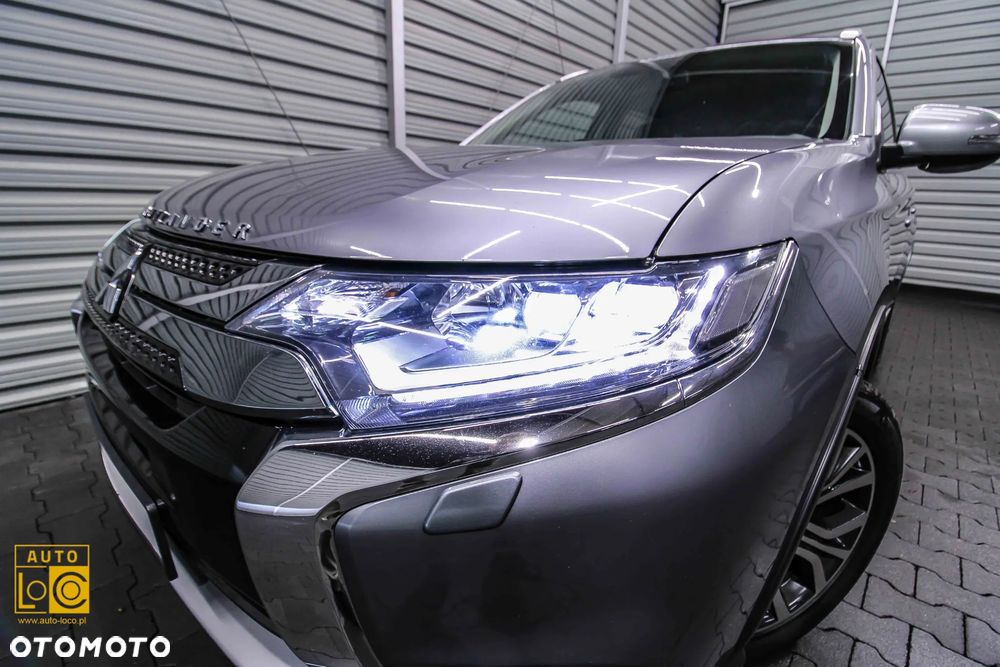 Mitsubishi Outlander 2.0 Instyle Navi 4WD CVT - 35