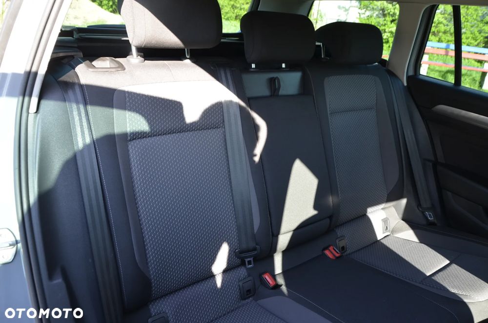 Volkswagen Passat - 38