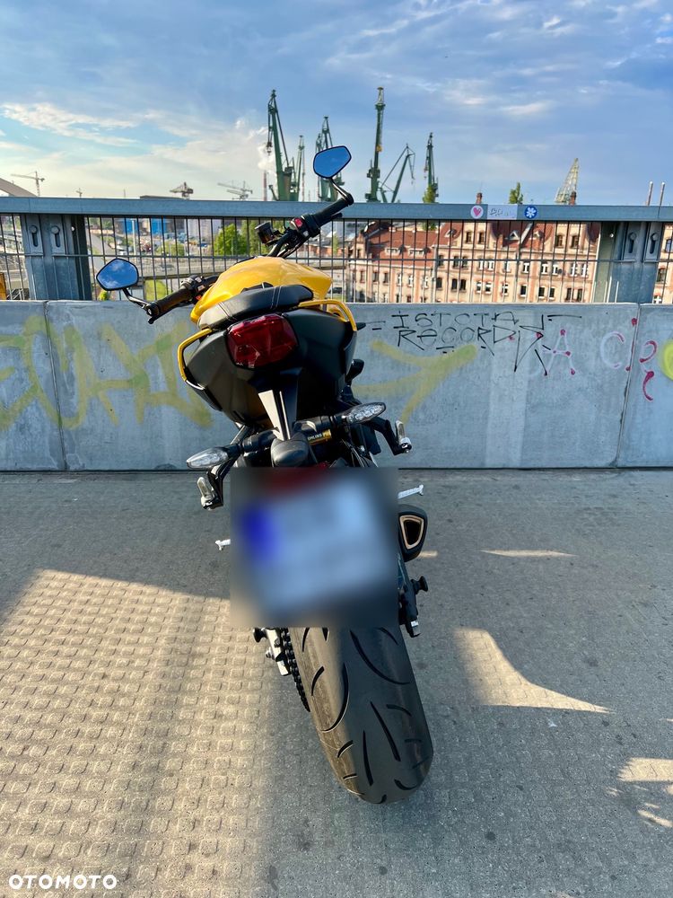 Triumph Street Triple - 4