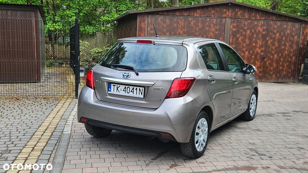 Toyota Yaris Hybrid 100 Dynamic - 4