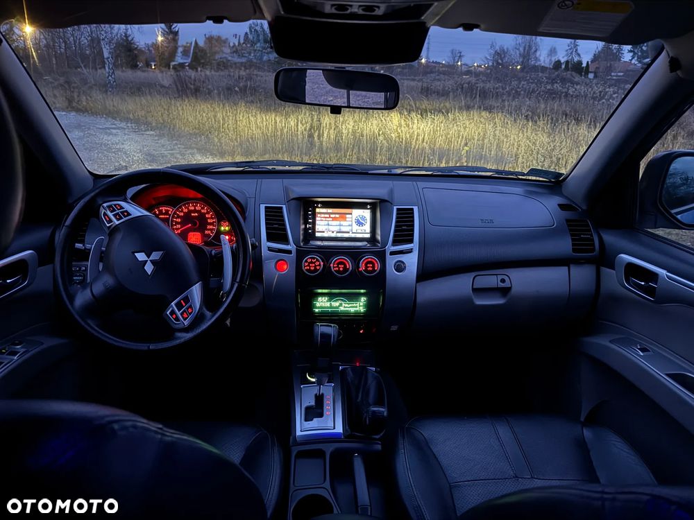 Mitsubishi Pajero Sport - 13