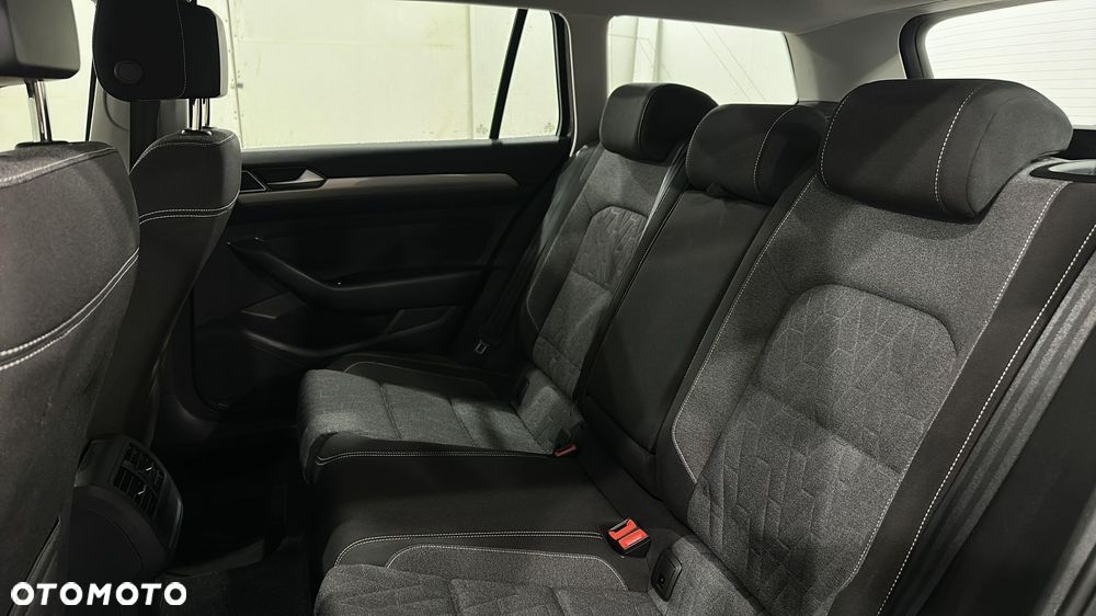 Volkswagen Passat - 13