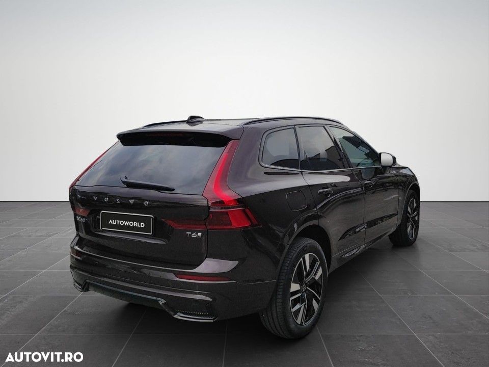 VOLVO XC60 2025 — imagine 8