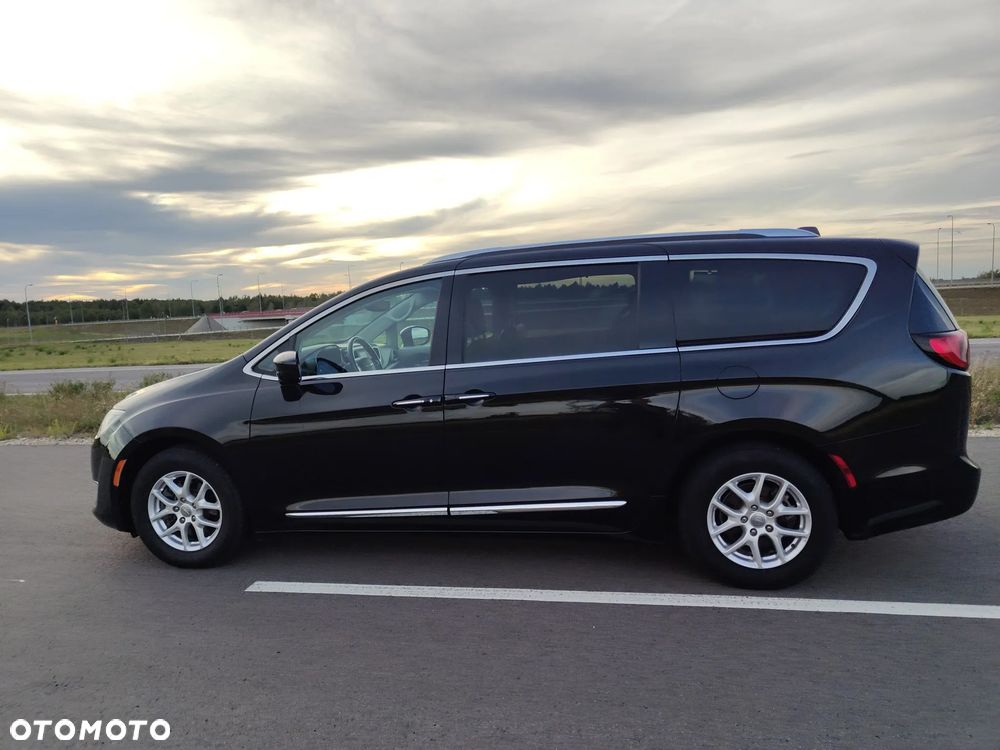 Chrysler Pacifica - 10