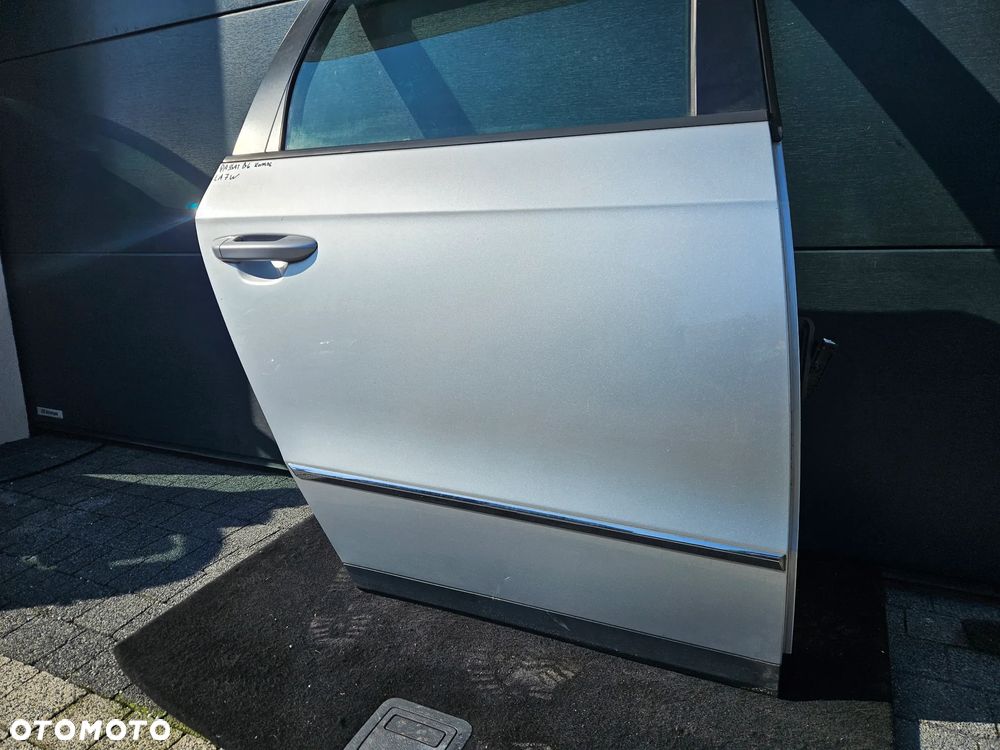 VW Passat B6 Kombi LA7W Drzwi Prawy Tył - 1