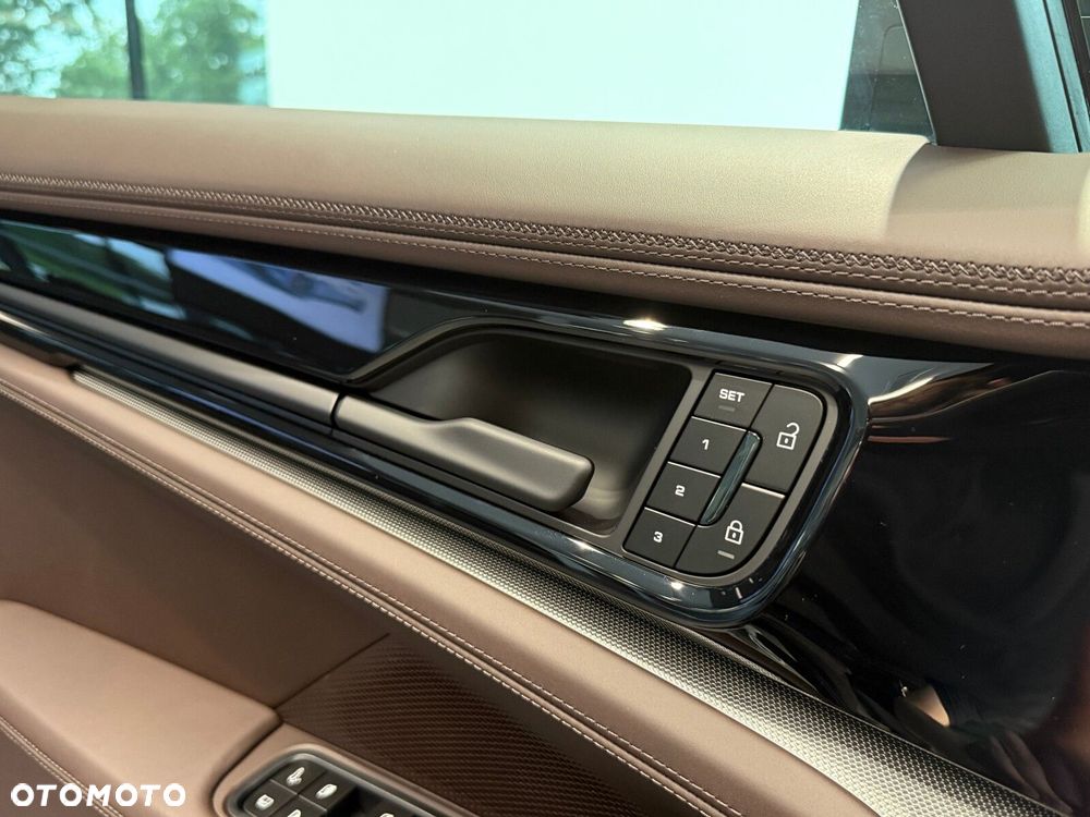 Porsche Panamera - 17