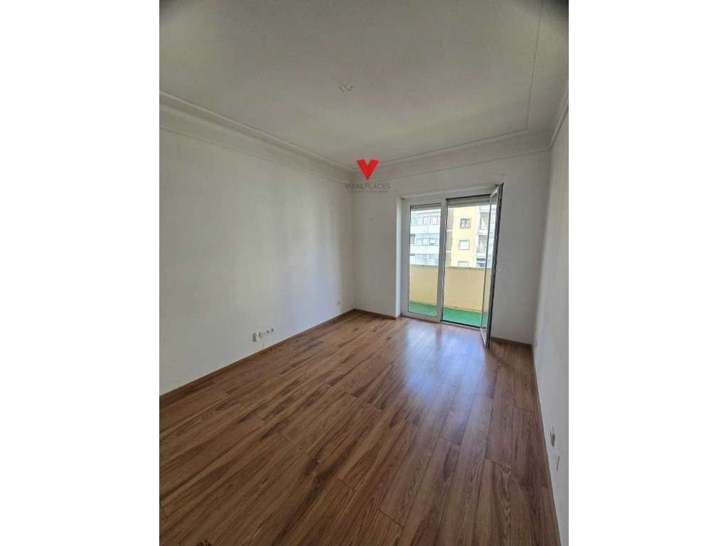 Apartamento T4 na Av Roma - Alvalade - Grande imagem: 2/18