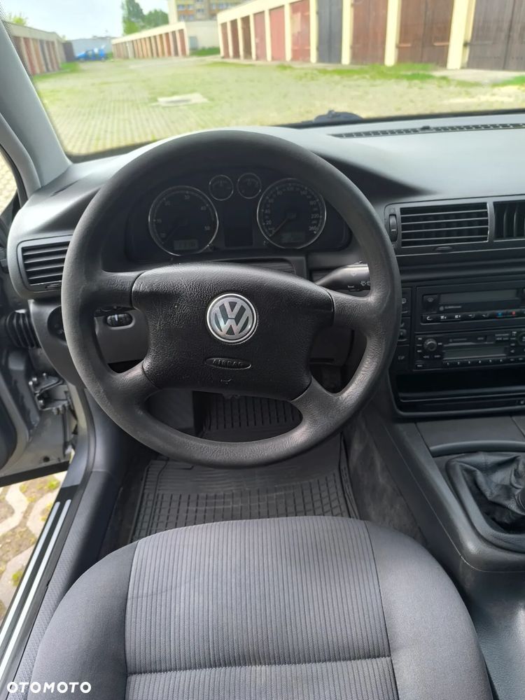 Volkswagen Passat - 15