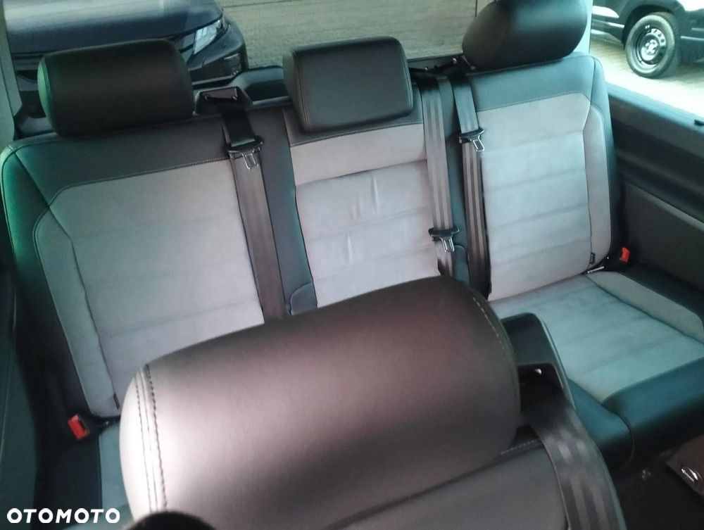 Volkswagen Multivan - 32