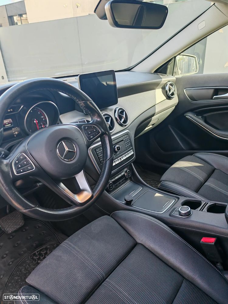 Mercedes-Benz GLA 220 d 4-Matic - 4