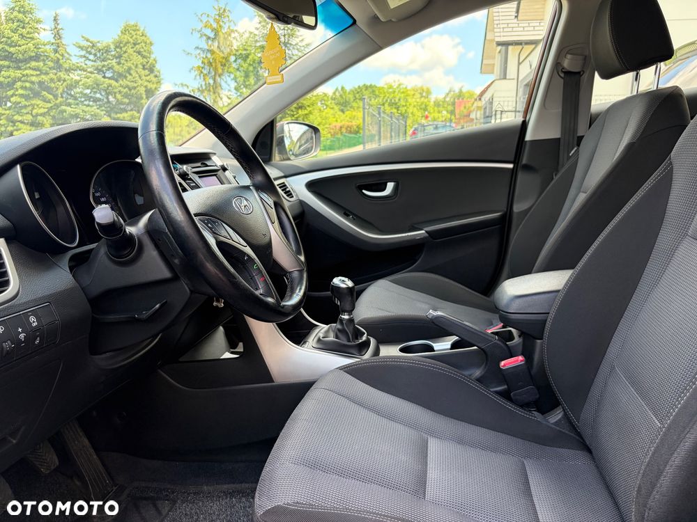 Hyundai i30 blue 1.4 Passion - 32