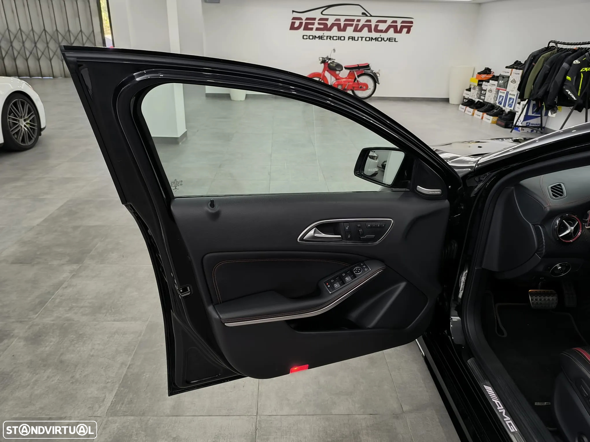 Mercedes-Benz A 45 AMG 4Matic Speedshift 7G-DCT - 23