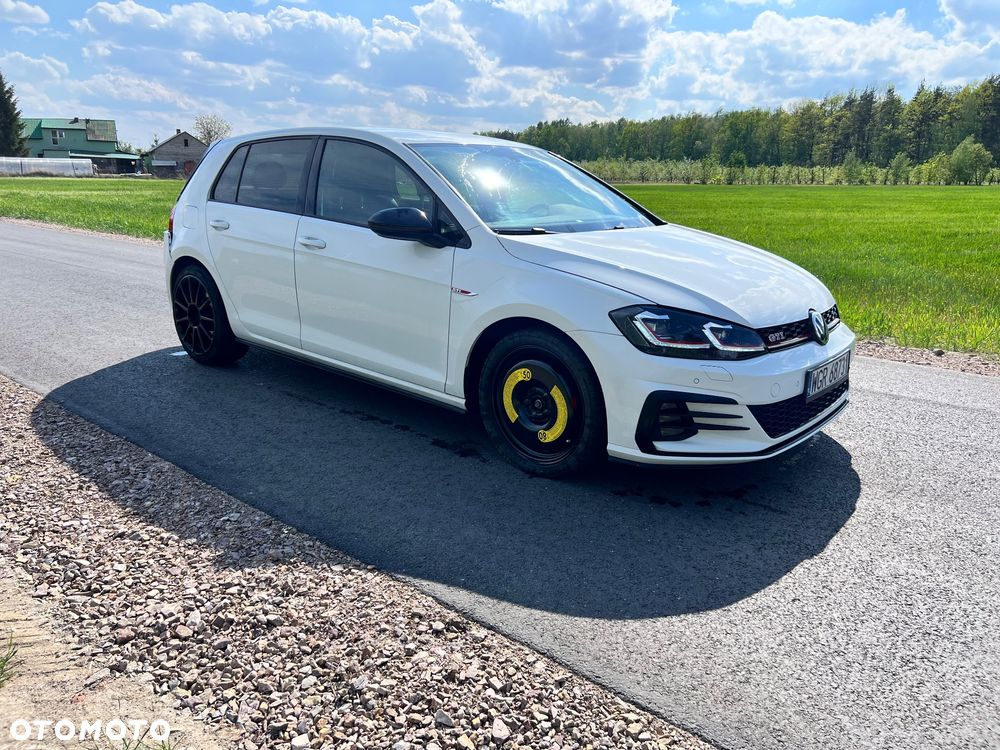 Volkswagen Golf - 6