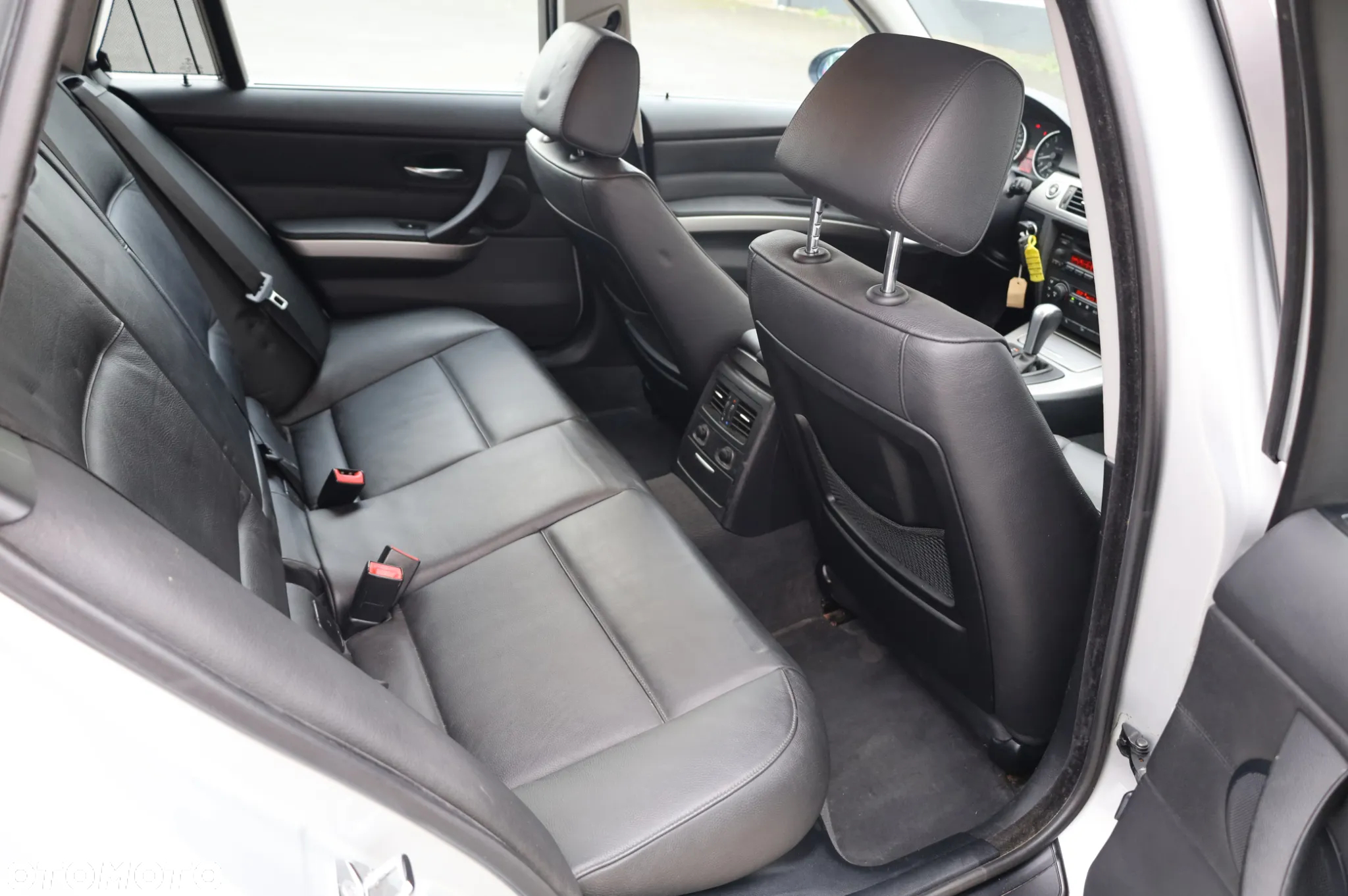 BMW Seria 3 325xi Touring - 8