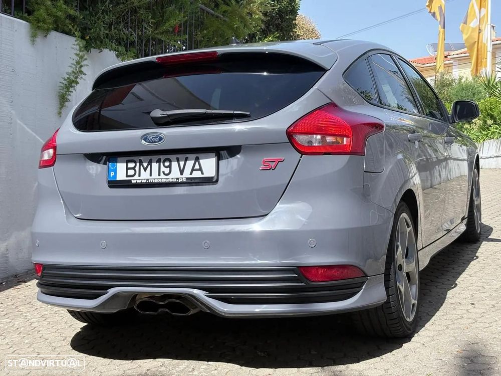 Ford Focus 2.0 EcoBoost ST c/ Pack Pele Desportiva - 21