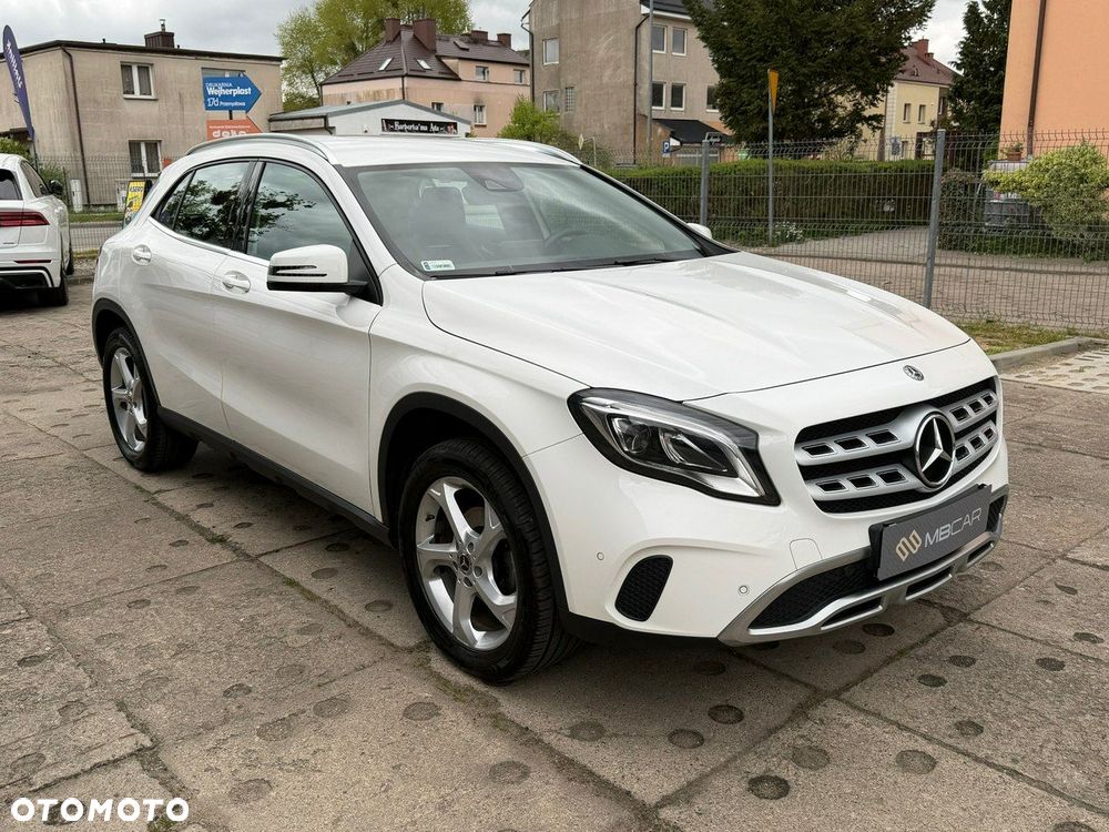 Mercedes-Benz GLA - 9