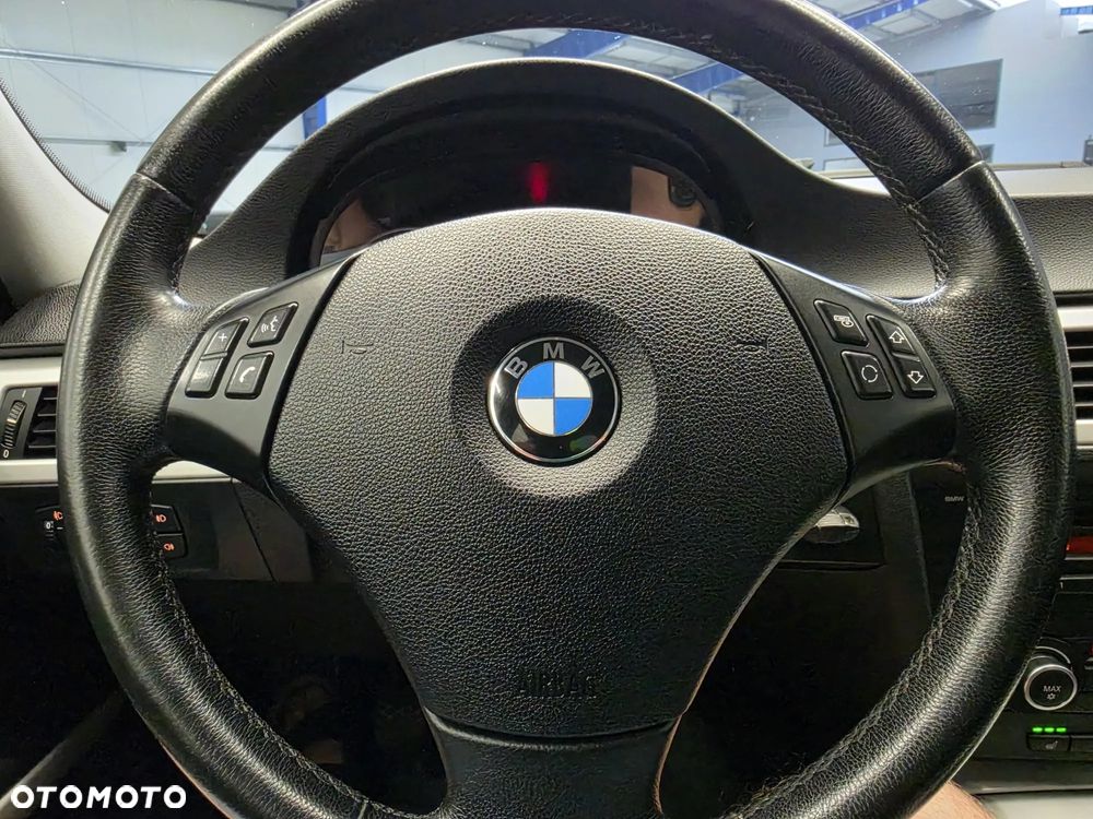 BMW Seria 3 318d DPF - 31
