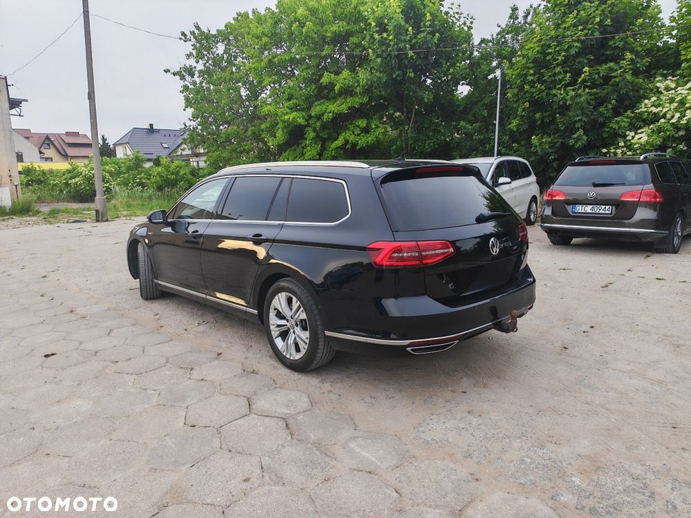 Volkswagen Passat - 4