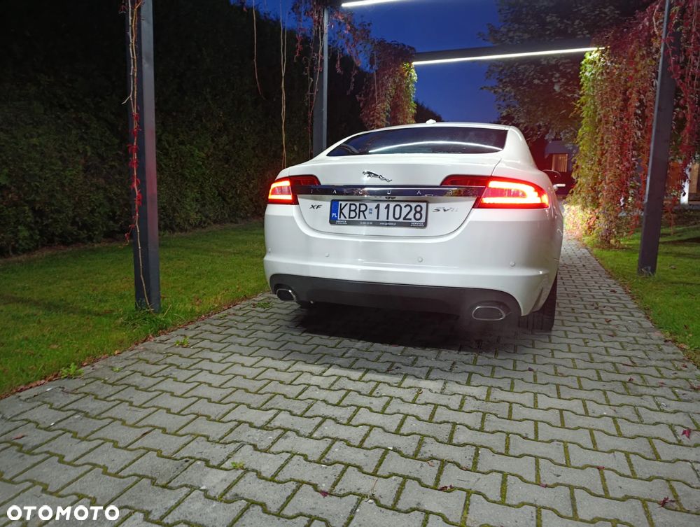 Jaguar XF 4.2 SV8 - 12