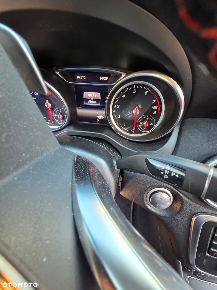 Mercedes-Benz CLA 200 7G-DCT AMG Line - 19