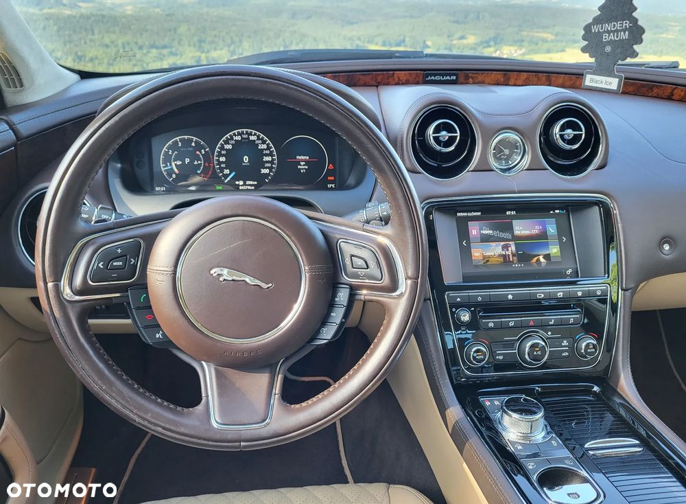 Jaguar XJ 3.0 T LWB Portfolio - 10
