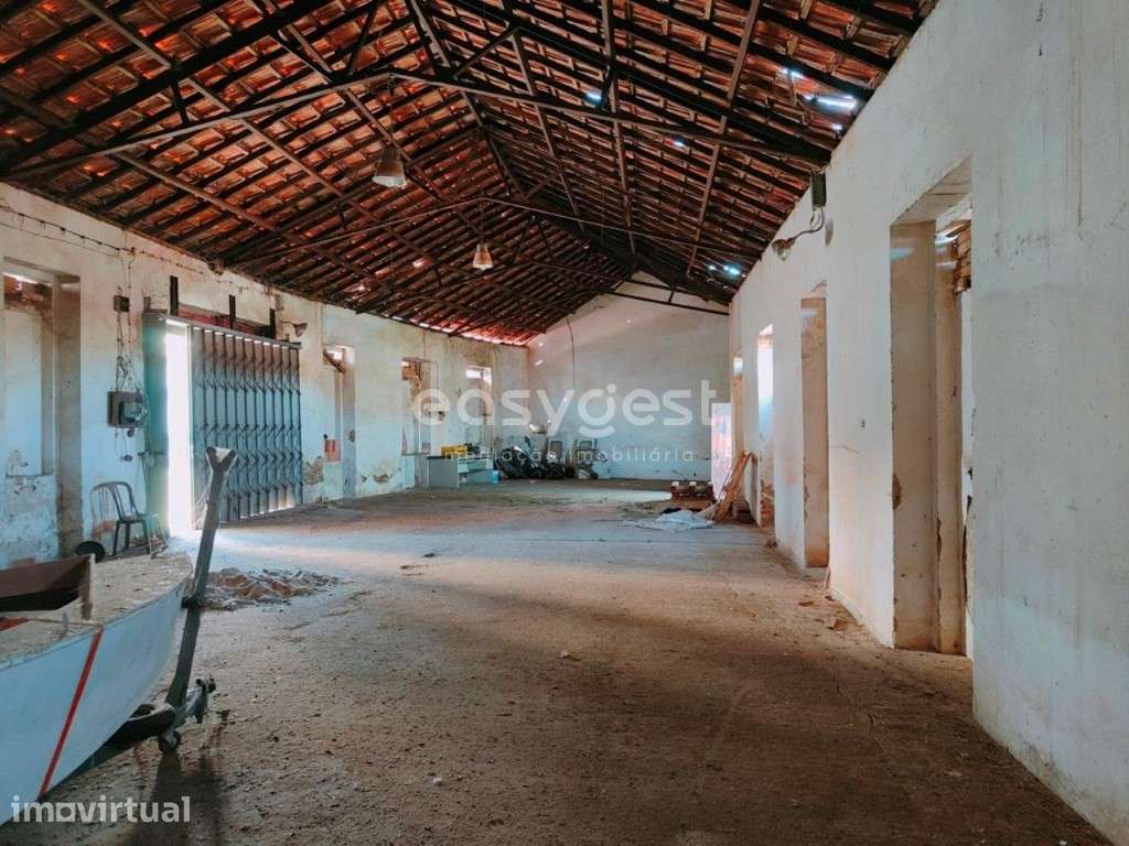 Armazém para recuperar com logradouro no centro de Aljustrel - Grande imagem: 3/11