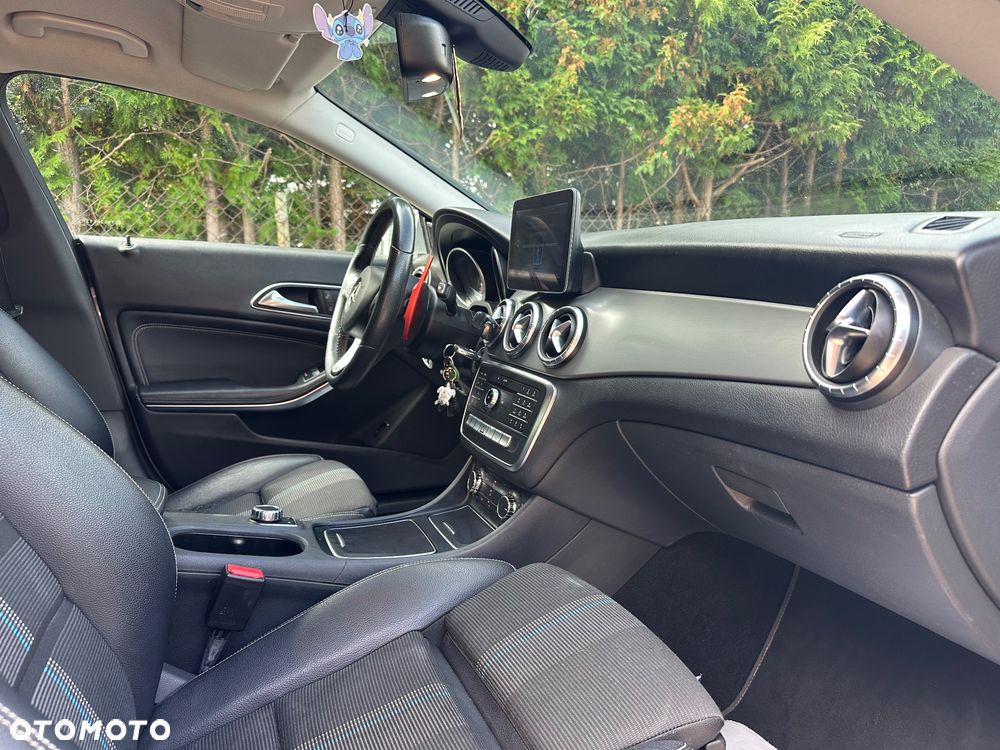 Mercedes-Benz CLA 220 d 7G-DCT Urban - 26
