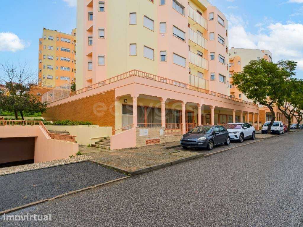 Apartamento T3 com Terraço que acompanha as 3 frentes da casa e box... - Grande imagem: 4/35