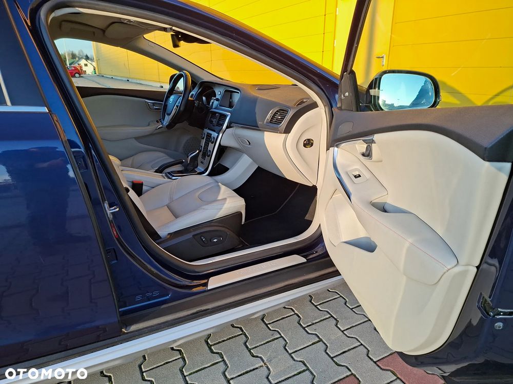 Volvo V40 Cross Country D3 Geartronic Ocean Race - 25