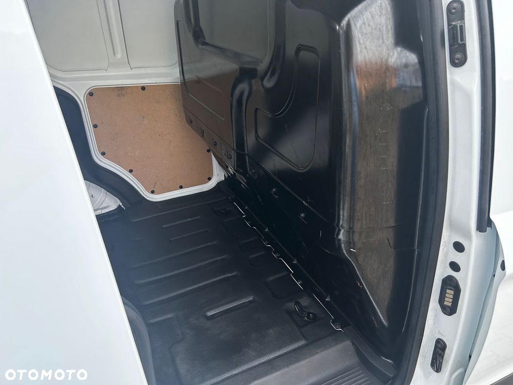 Ford Courier - 18