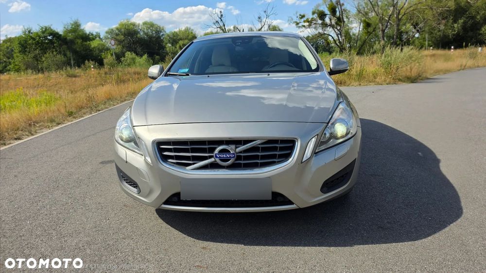 Volvo V60 2011 photo 2