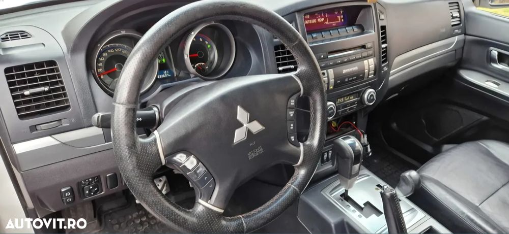 Mitsubishi Pajero - 9