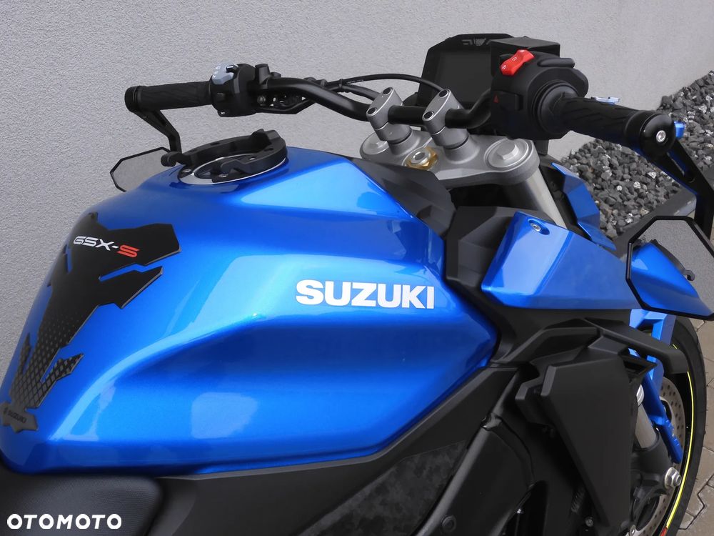 Suzuki GSX - 8