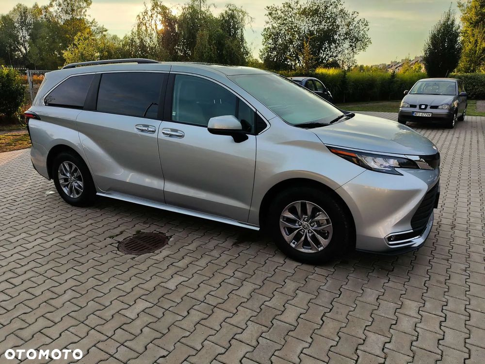 Toyota Sienna - 11