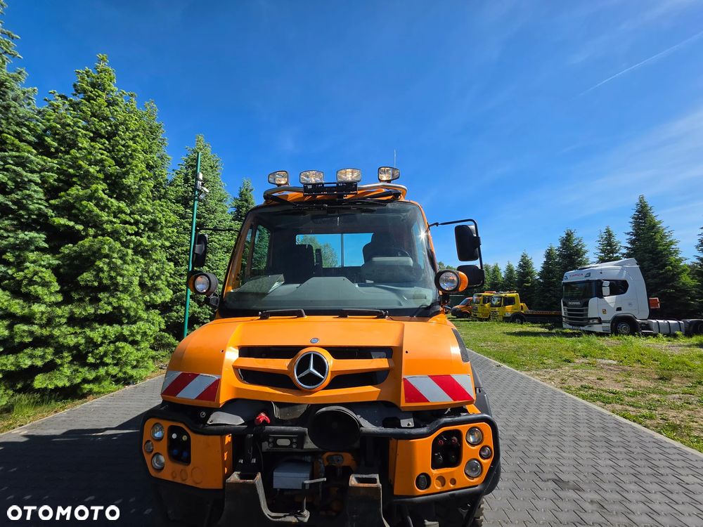 Unimog U527 - 12