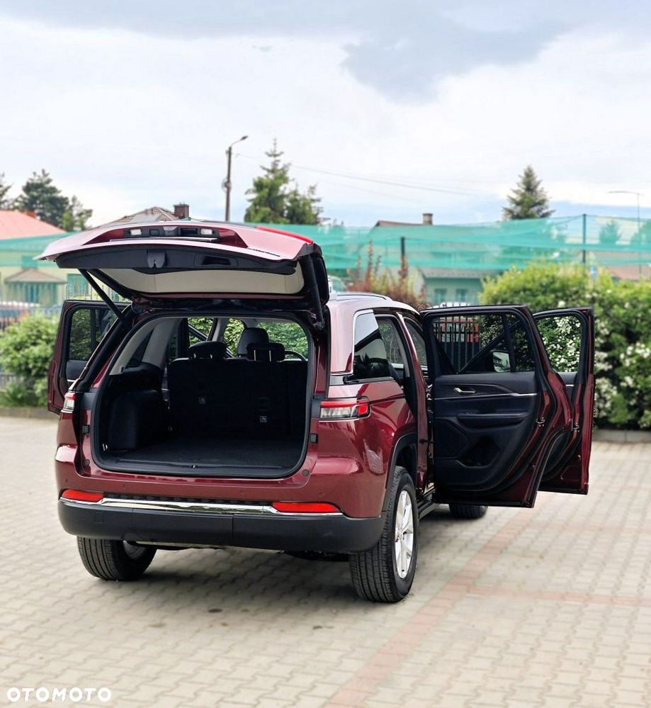 Jeep Grand Cherokee - 32