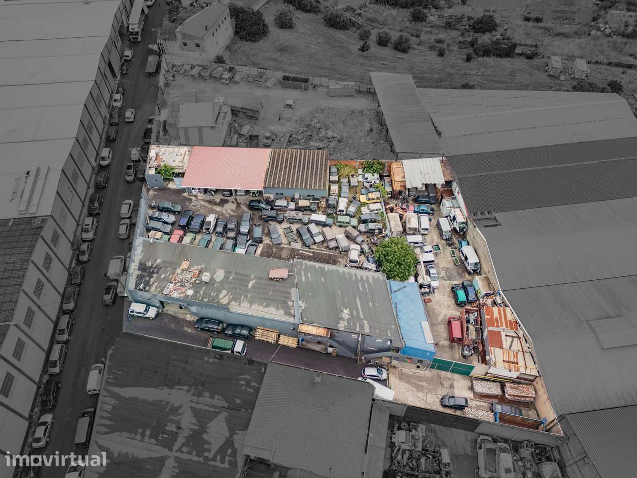 Armazém com Terreno em Camarate - Oportunidade Única - Grande imagem: 3/24