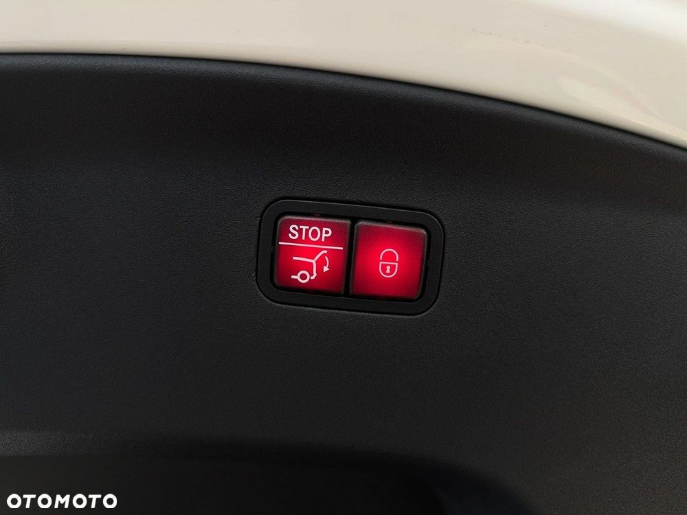 Mercedes-Benz AMG GT - 40