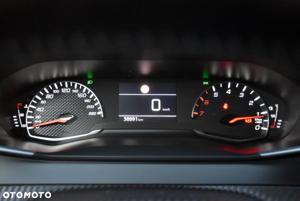 Peugeot 208 - 30